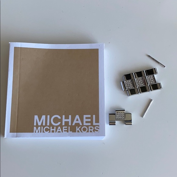 Michael Kors silver watch - Picture 4 of 5